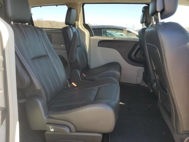 Photo 11 from auction – 2016 CHRYSLER TOWN & COU with VIN 2C4RC1BG9GR222003
