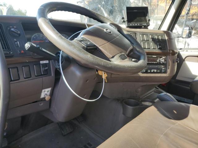 Photo 8 from auction – 2017 VOLVO VN VNM with VIN 4V5MC9DF8HN994617