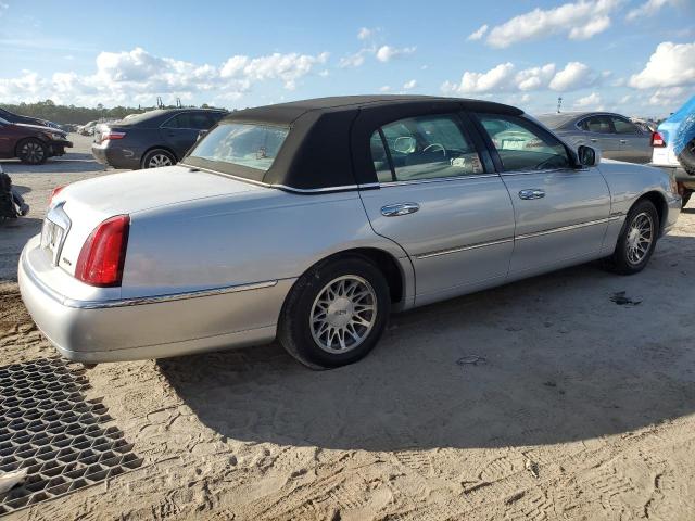 Photo 3 from auction – 2000 LINCOLN TOWN CAR with VIN 1LNHM82WXYY790780