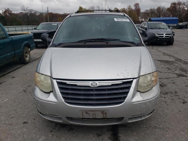 Photo 5 from auction – 2005 CHRYSLER TOWN & COU with VIN 2C4GP54L05R173400