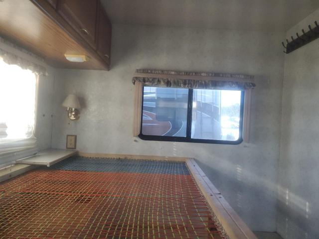 Photo 10 from auction – 2000 WINNEBAGO WINNIP1780 with VIN 1FDXE45S7YHB09422