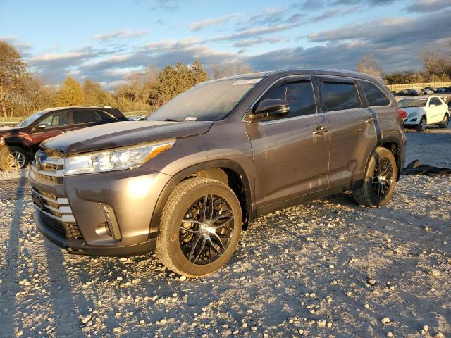 TOYOTA HIGHLANDER 2019 with VIN 5TDKZRFH4KS574200 - Photo from auction