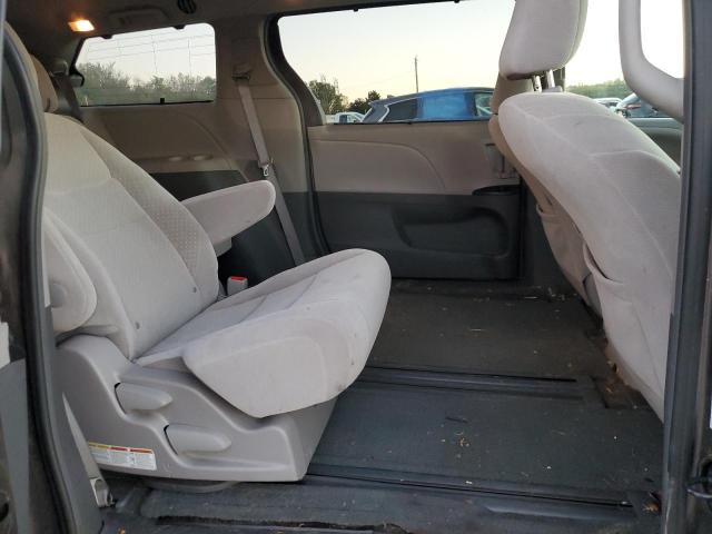 Photo 11 from auction – 2017 TOYOTA SIENNA LE with VIN 5TDKZ3DC0HS794477