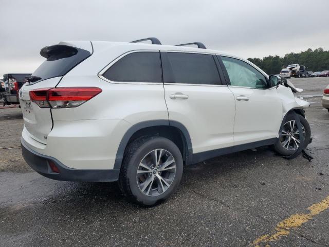 Photo 3 from auction – 2019 TOYOTA HIGHLANDER with VIN 5TDZZRFH0KS328307