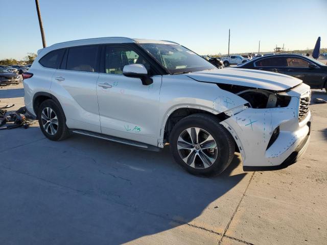 Photo 4 from auction – 2022 TOYOTA HIGHLANDER with VIN 5TDGZRAH6NS552121