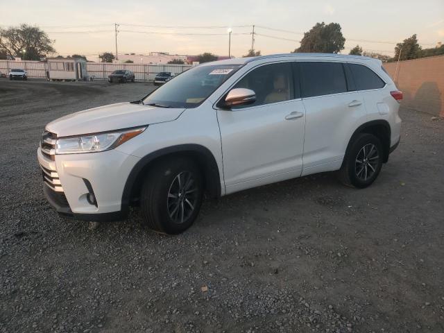 TOYOTA HIGHLANDER 2017 with VIN 5TDKZRFH3HS195505 - Photo from auction