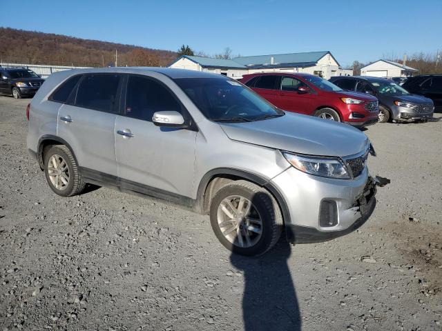 Photo 4 from auction – 2014 KIA SORENTO LX with VIN 5XYKT3A68EG528892