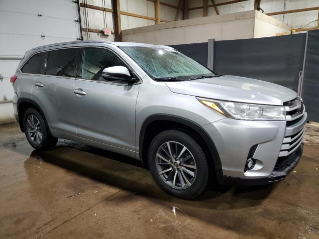 Foto 4 de la subasta – 2018 TOYOTA HIGHLANDER con VIN 5TDJZRFH3JS540193