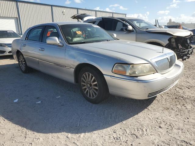 Photo 4 from auction – 2003 LINCOLN TOWN CAR E with VIN 1LNHM81W23Y671549
