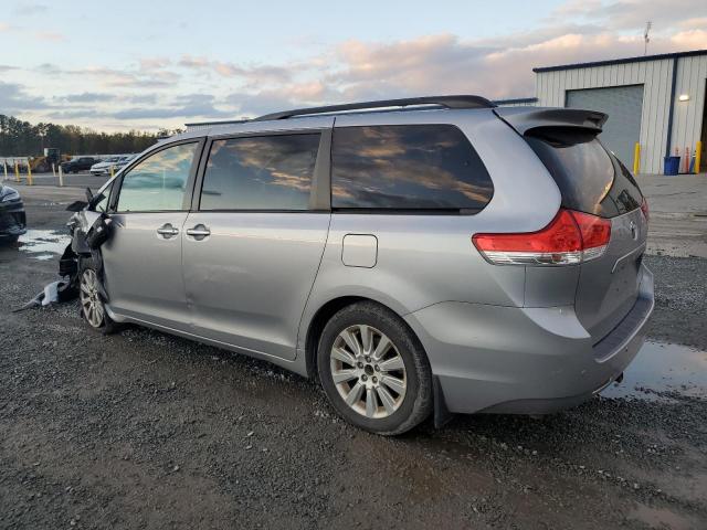 Photo 2 from auction – 2012 TOYOTA SIENNA XLE with VIN 5TDDK3DC7CS037436