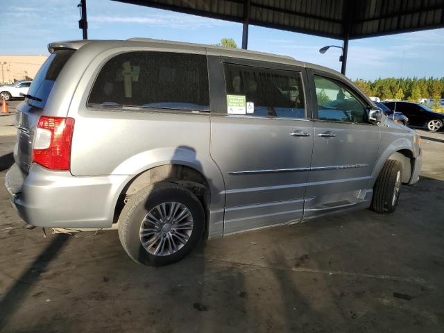 Photo 3 from auction – 2016 CHRYSLER TOWN & COU with VIN 2C4RC1CG8GR271398