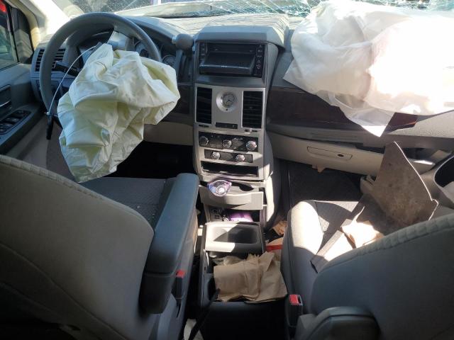 Photo 8 from auction – 2010 CHRYSLER TOWN & COU with VIN 2A4RR4DE9AR314905