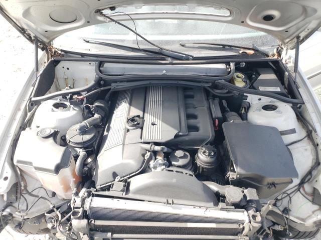 Photo 11 from auction – 2004 BMW 325 IT with VIN WBAEN33404PC13311