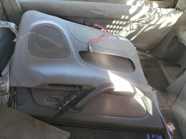 Photo 13 from auction – 2001 TOYOTA SEQUOIA SR with VIN 5TDBT44A21S033672