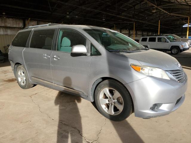 Photo 4 from auction – 2017 TOYOTA SIENNA LE with VIN 5TDKZ3DC8HS842078