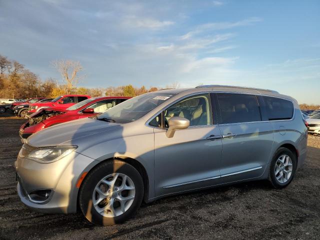 CHRYSLER PACIFICA T 2017 with VIN 2C4RC1EGXHR507516 - Photo from auction