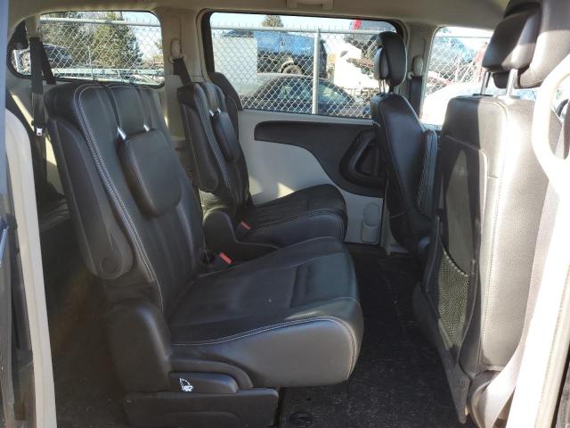 Photo 11 from auction – 2016 CHRYSLER TOWN & COU with VIN 2C4RC1BG4GR185975