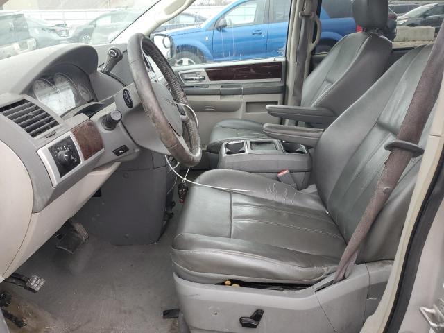 Photo 7 from auction – 2010 CHRYSLER TOWN & COU with VIN 2A4RR5D11AR217829