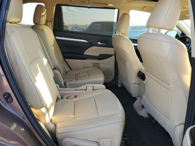 Photo 11 from auction – 2017 TOYOTA HIGHLANDER with VIN 5TDKZRFH3HS222900