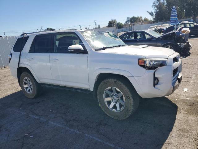 Photo 4 from auction – 2016 TOYOTA 4RUNNER SR with VIN JTEBU5JR9G5280503