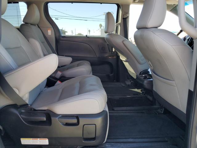 Photo 11 from auction – 2015 TOYOTA SIENNA XLE with VIN 5TDYK3DC3FS588307