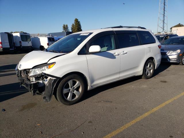 TOYOTA SIENNA LE 2015 with VIN 5TDKK3DC6FS582815 - Photo from auction