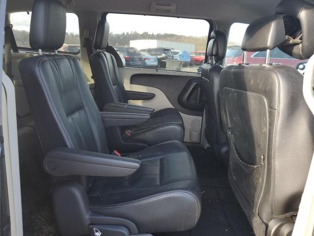 Photo 11 from auction – 2015 CHRYSLER TOWN & COU with VIN 2C4RC1BG4FR752541