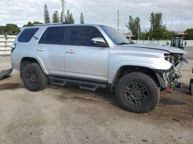 Photo 4 from auction – 2018 TOYOTA 4RUNNER SR with VIN JTEBU5JR5J5571099