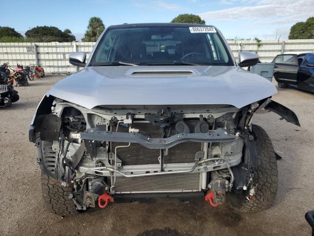 Photo 5 from auction – 2018 TOYOTA 4RUNNER SR with VIN JTEBU5JR5J5571099