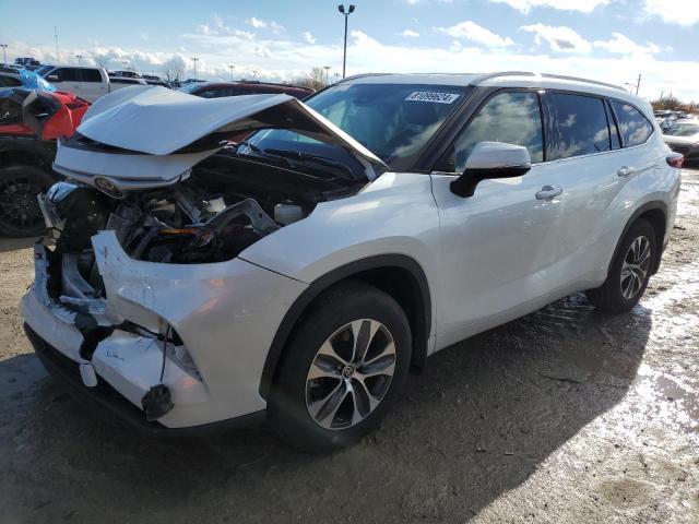 TOYOTA HIGHLANDER 2022 with VIN 5TDGZRBH6NS592262 - Photo from auction