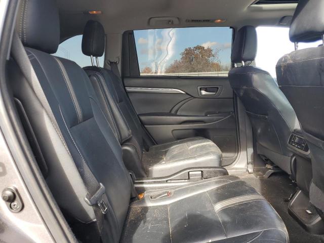 Photo 11 from auction – 2018 TOYOTA HIGHLANDER with VIN 5TDJZRFH8JS491119
