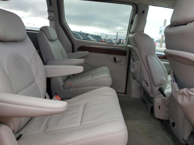 Photo 11 from auction – 2005 CHRYSLER TOWN & COU with VIN 2C8GP64L05R310663