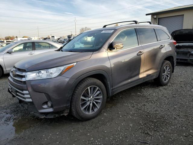 TOYOTA HIGHLANDER 2019 with VIN 5TDJZRFH8KS569402 - Photo from auction
