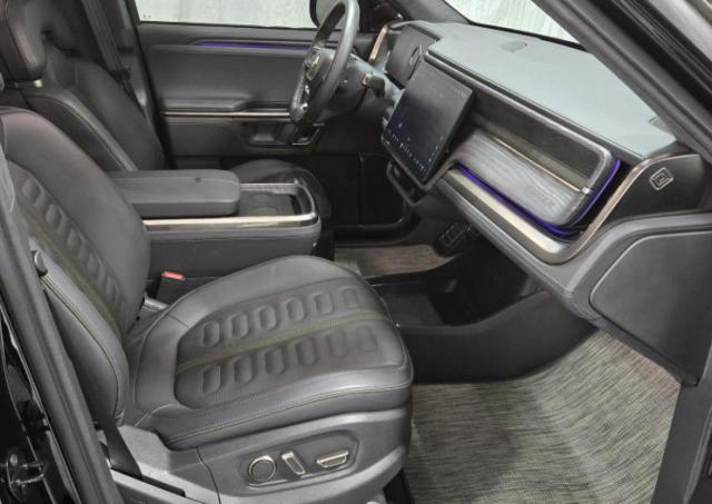 Photo 5 from auction – 2023 RIVIAN R1S LAUNCH with VIN 7PDSGABL2PN020404