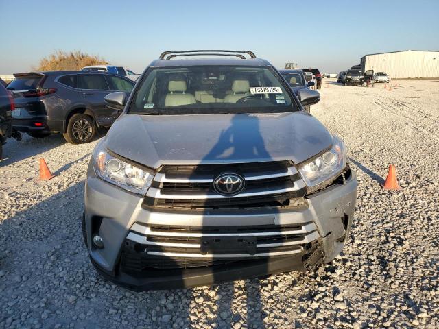 Photo 5 from auction – 2017 TOYOTA HIGHLANDER with VIN 5TDJZRFH9HS518323