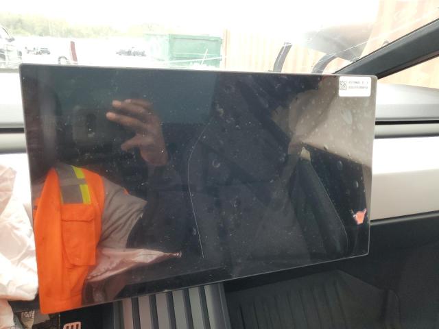 Photo 9 from auction – 2024 TESLA CYBERTRUCK with VIN 7G2CEHED0RA014997
