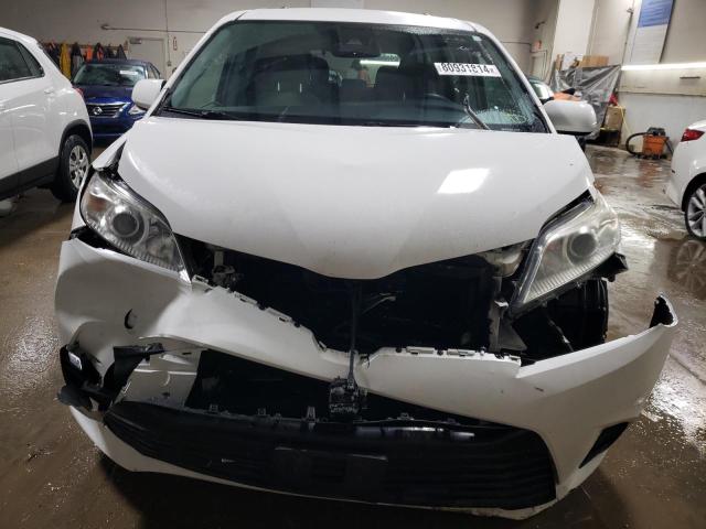 Photo 5 from auction – 2018 TOYOTA SIENNA LE with VIN 5TDKZ3DC0JS939443