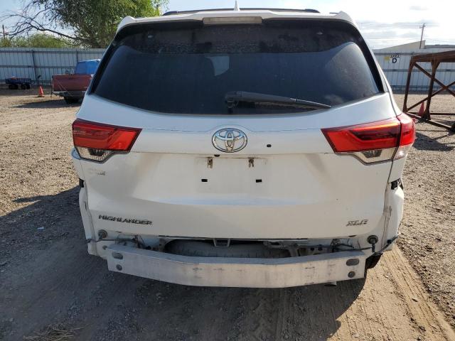 Photo 6 from auction – 2018 TOYOTA HIGHLANDER with VIN 5TDKZRFH1JS535739