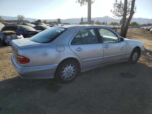 Photo 3 from auction – 2001 MERCEDES-BENZ E 320 with VIN WDBJF65J11B337160