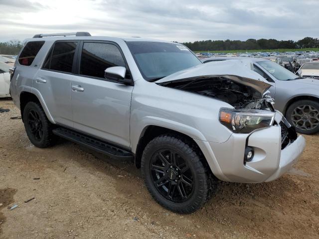 Photo 4 from auction – 2024 TOYOTA 4RUNNER SR with VIN JTEEU5JR8R5307027
