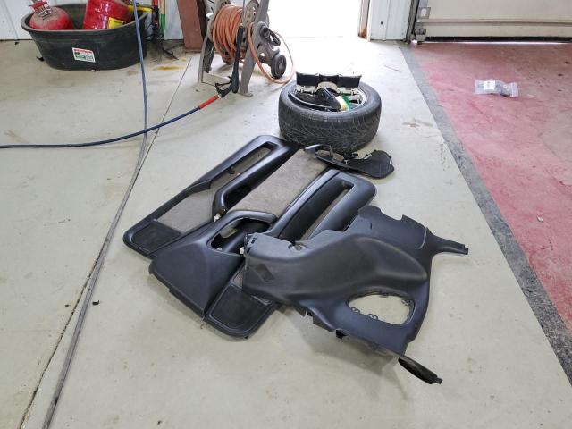 Photo 12 from auction – 2001 CHEVROLET CAMARO with VIN 2G1FP22K812100842