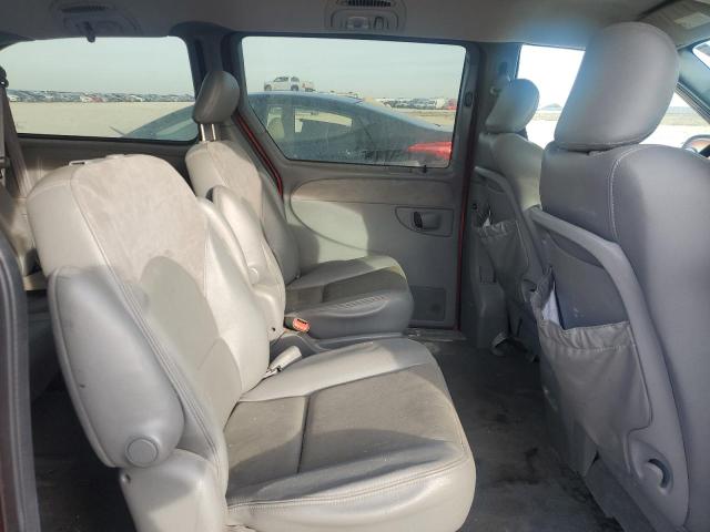 Photo 11 from auction – 2004 CHRYSLER TOWN & COU with VIN 2C8GP64L74R508008