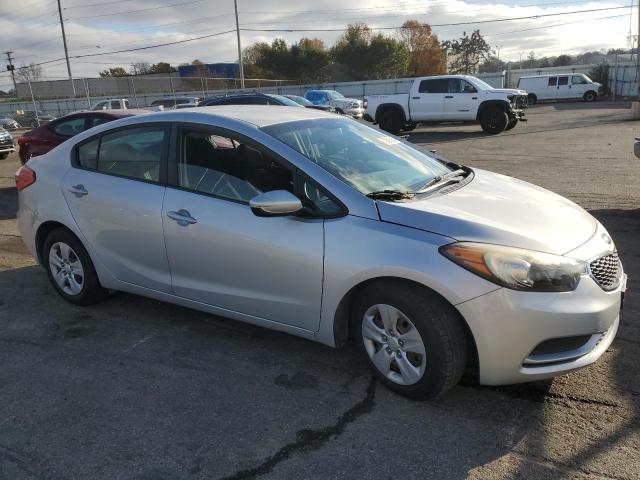 Photo 4 from auction – 2016 KIA FORTE LX with VIN KNAFK4A62G5565259