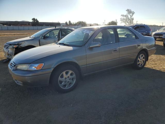 TOYOTA CAMRY LE 1998 with VIN JT2BF28K9W0122995 - Photo from auction