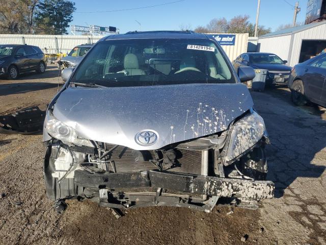 Photo 5 from auction – 2012 TOYOTA SIENNA XLE with VIN 5TDYK3DC8CS272008