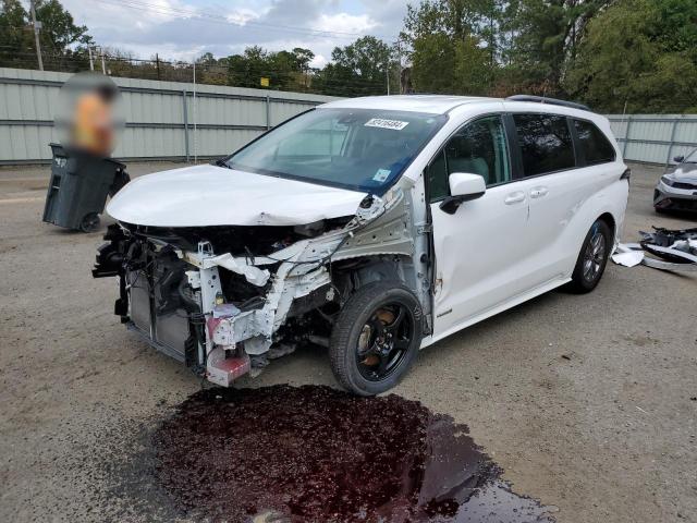 TOYOTA SIENNA LE 2021 with VIN 5TDKRKEC5MS030689 - Photo from auction