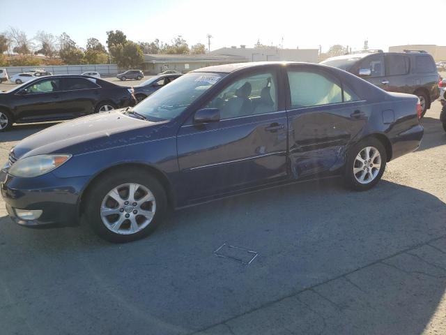 TOYOTA CAMRY LE 2005 with VIN 4T1BF30K25U103247 - Photo from auction