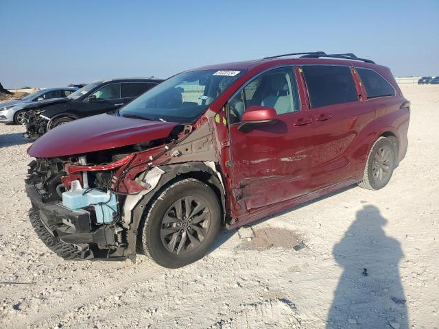 TOYOTA SIENNA LE 2022 with VIN 5TDBRKEC6NS083077 - Photo from auction