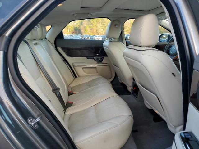 Photo 10 from auction – 2017 JAGUAR XJ with VIN SAJWJ1CD4H8W12387