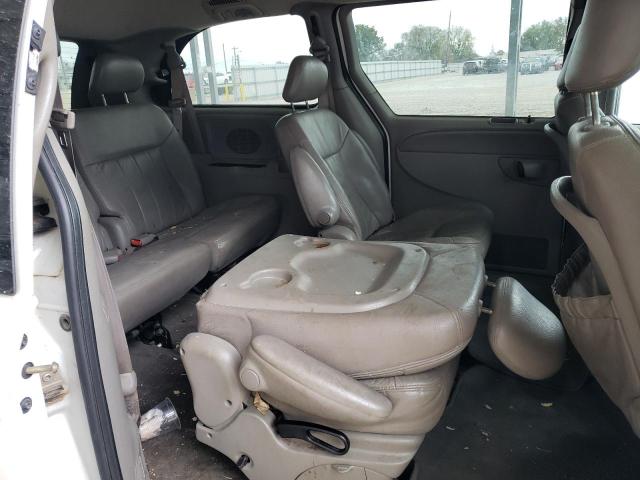 Photo 11 from auction – 2002 CHRYSLER TOWN & COU with VIN 2C8GP54LX2R736110
